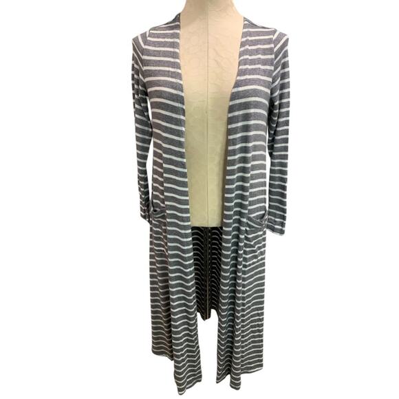 Size XS LulaRoe Sarah Cardigan Duster Long Gray White Pockets - Picture 3 of 7